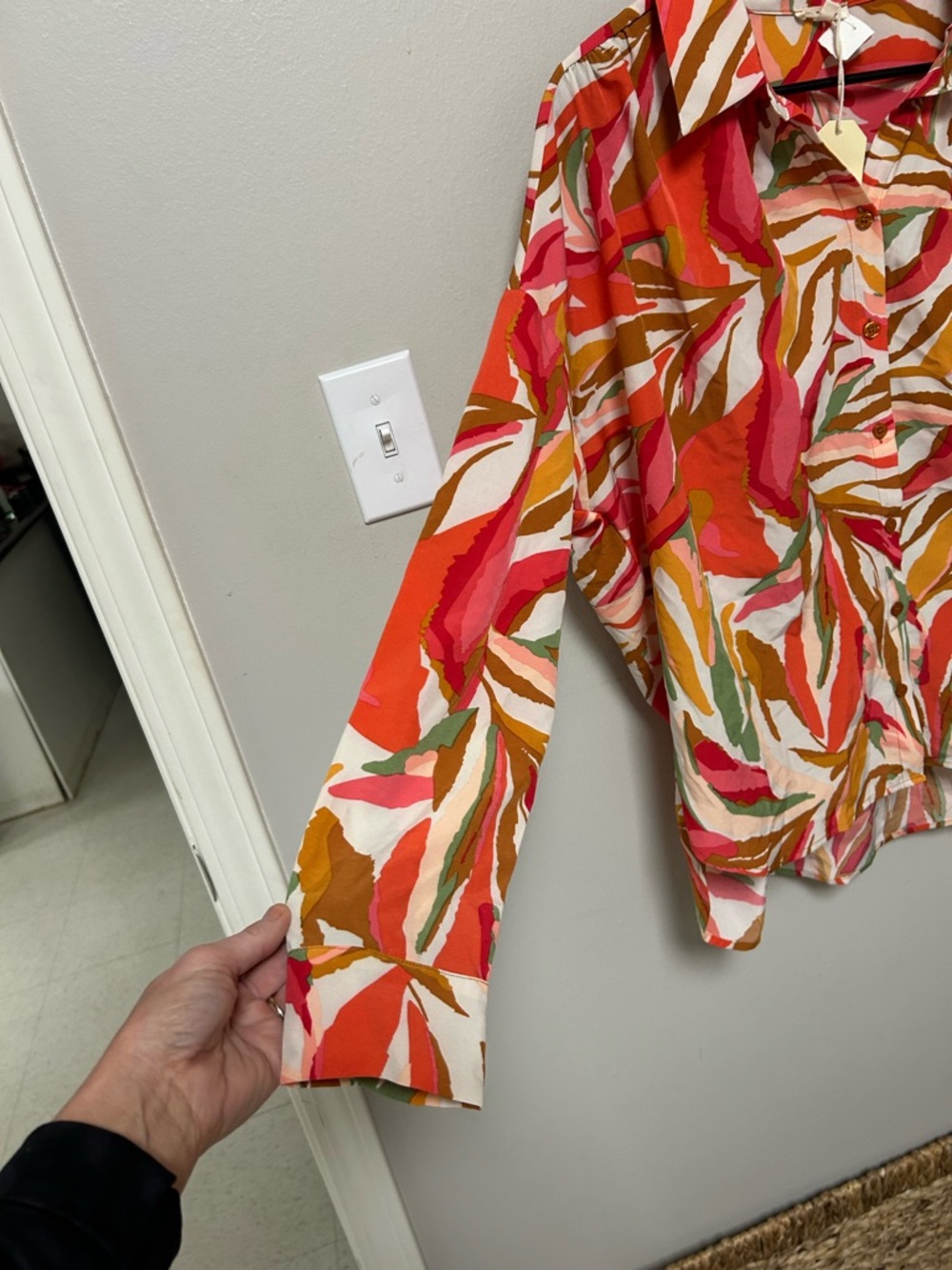 Jodifl LA NWT Silky Tropical Print Button Front Blouse Size Small - Picture 4 of 7